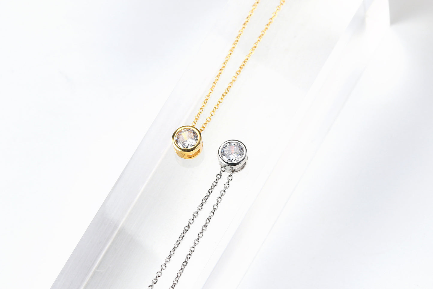 Simple gold-plated single zircon clavicle necklace